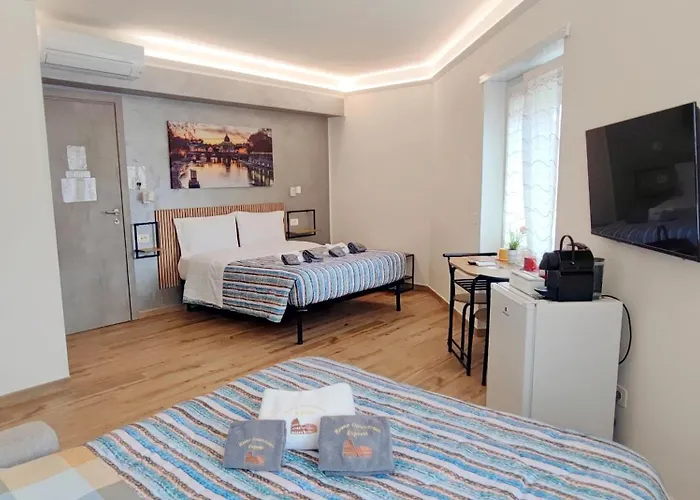 Guest house Downtown Express - Lucio Sestio Metro A, Fast Connection To The Centre 4*