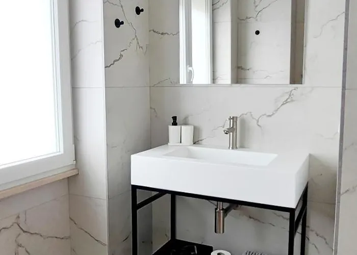 Guest house Downtown Express - Lucio Sestio Metro A, Fast Connection To The Centre 4*