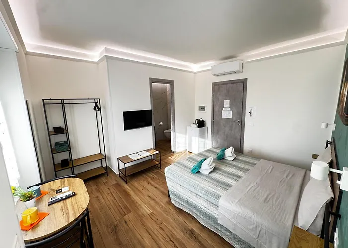 Guest house Downtown Express - Lucio Sestio Metro A, Fast Connection To The Centre Rome